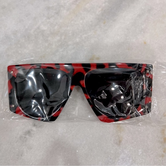 Animal Print Squared Flat Top Diva Oversized Red Black Sunglasses - Picture 2 of 5